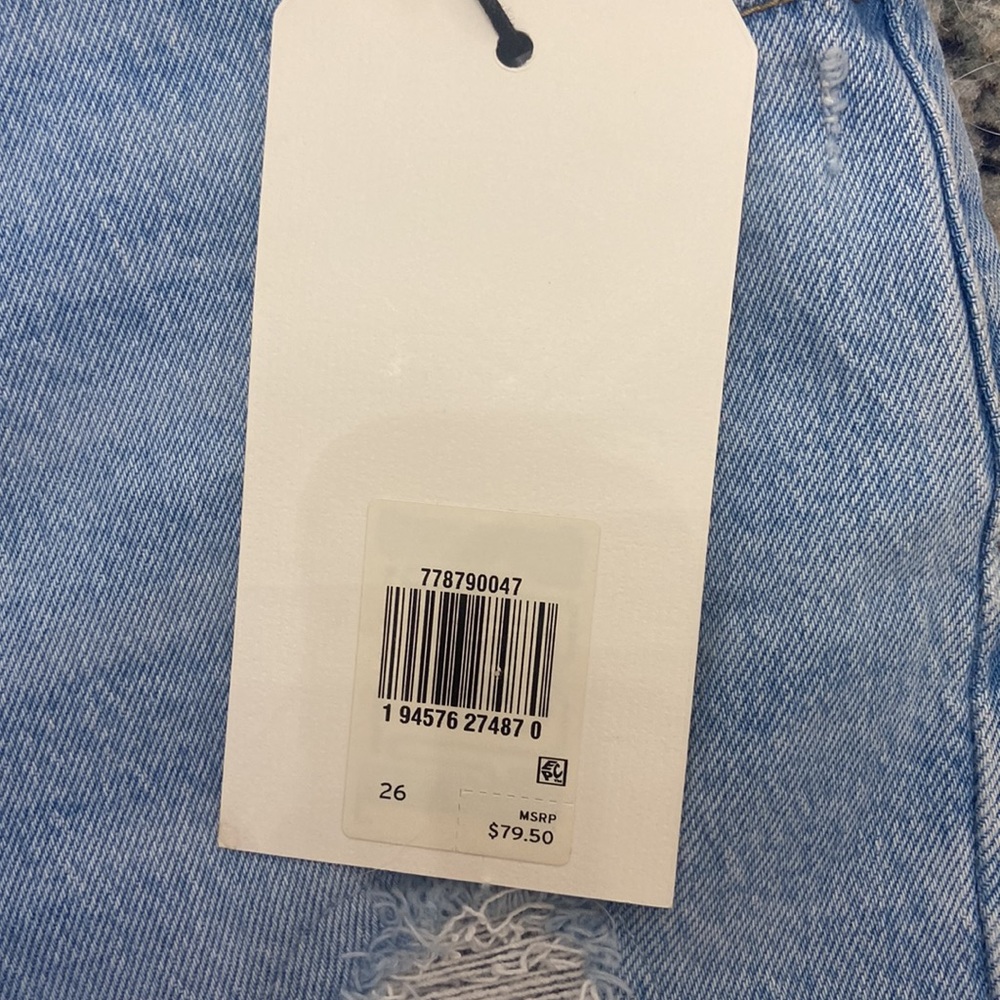 Levi’s Ribcage Shorts - Picture 5 of 6
